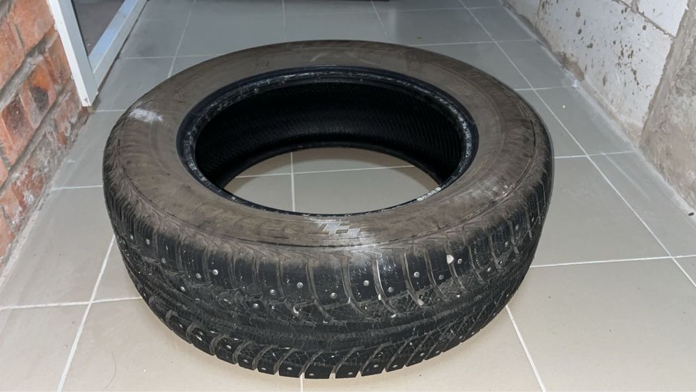 Продам комплект зимних шин. Торг