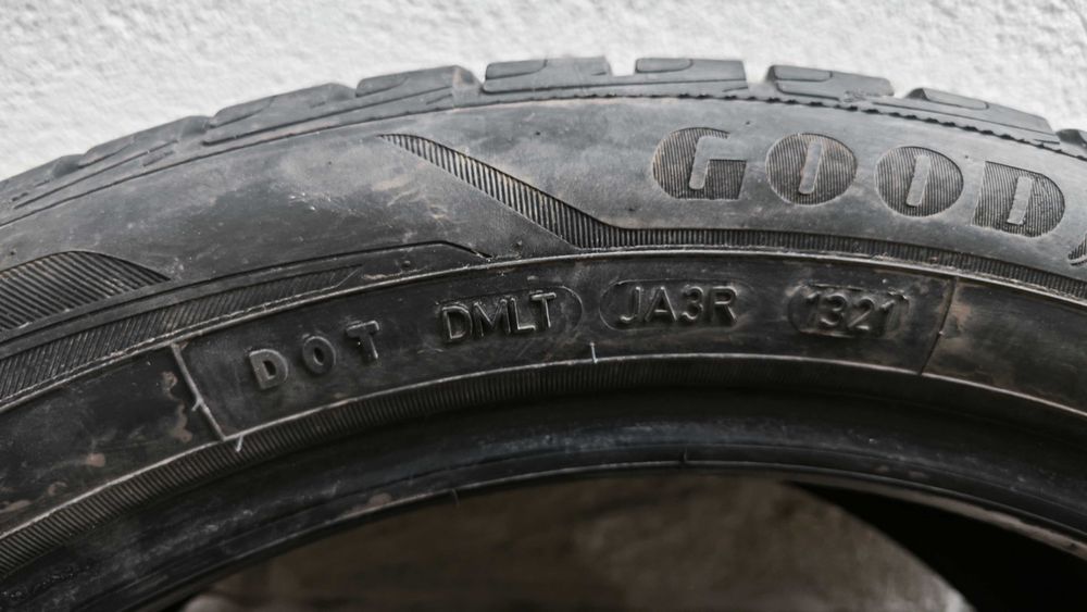 215 50 19 Goodyear Ultra Grip Performance + EV