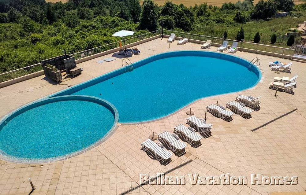 Тристаен апартамент с невероятна морска панорама в Бяла