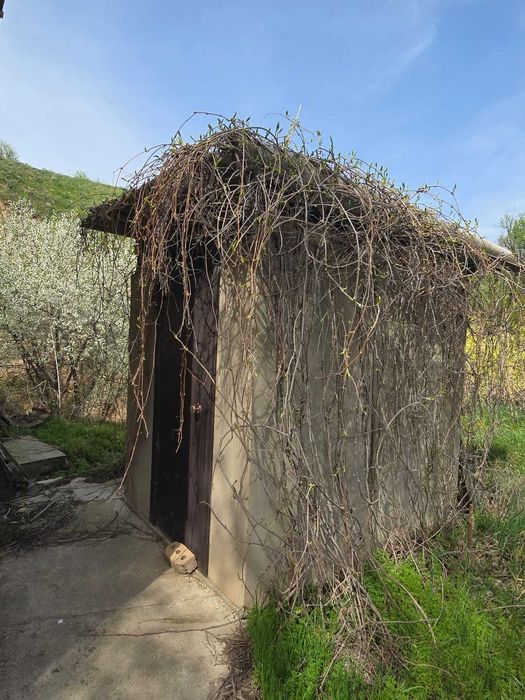 Продается дом-дача с хоз.постройками рядом речка