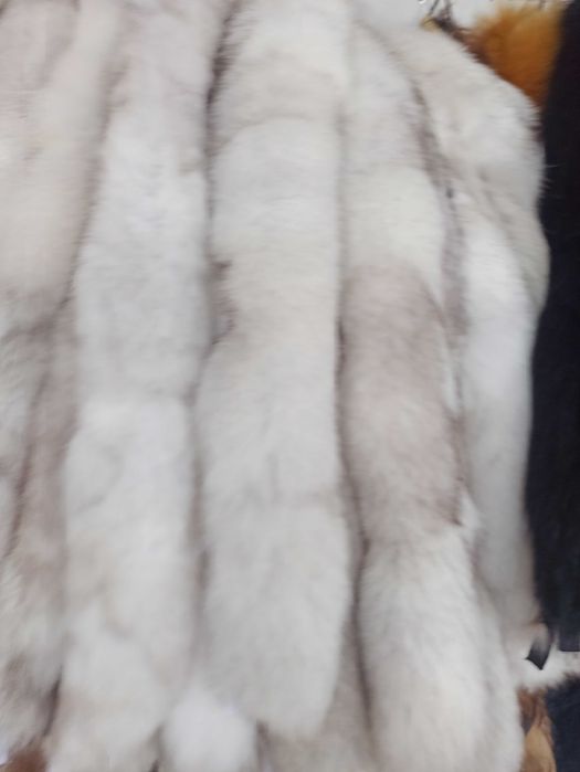 Естествени кожи от лисица за яки и качулки