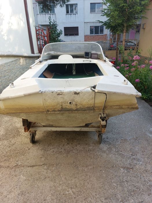 Barca Vega 360 fără motor