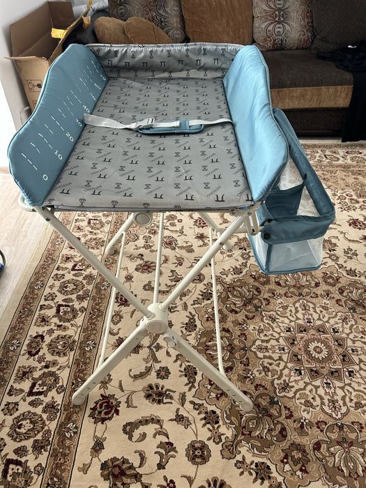 Удобный пеленальный столик