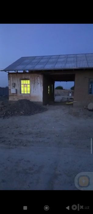 Navoiy viloyati Karmana tumani hazora 9 uyda uzumzor 28V uy sotiladi