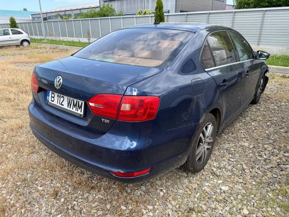 VOLKSWAGEN Jetta 2011 — imagine 3