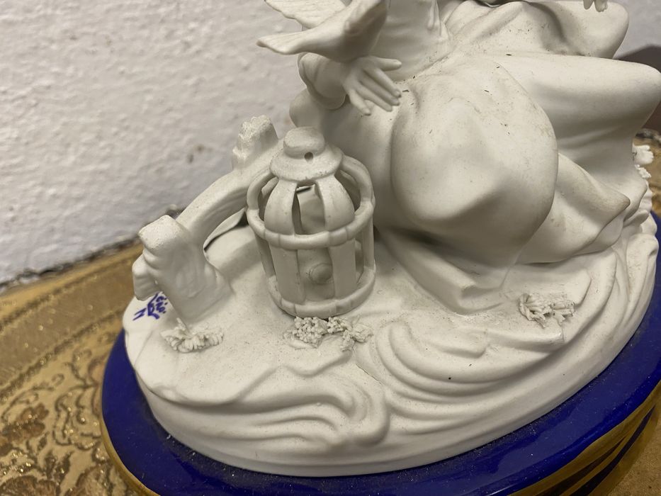 Италианска фигура на каподимонте бисквитен порцелан