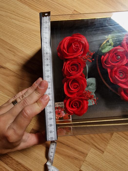 Aranjament cu flori de sapun trandafiri rosii