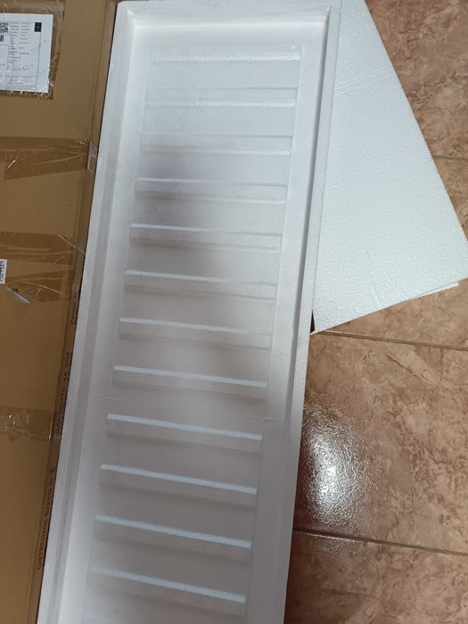 Oglinda cu suport, culoare alb