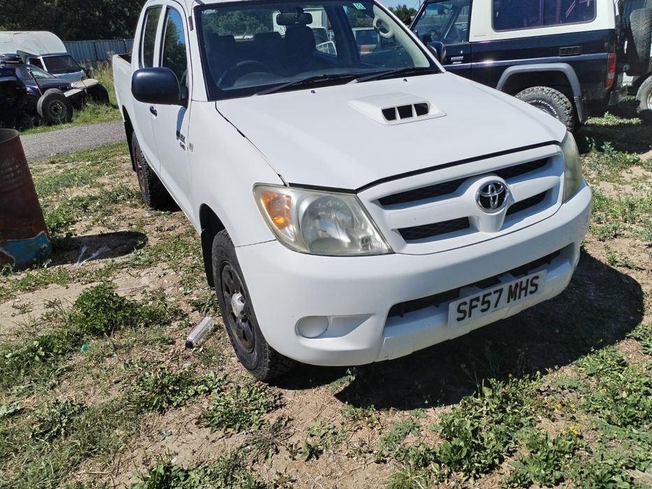 Dezmembrez dezmembrari toyota hilux 2010