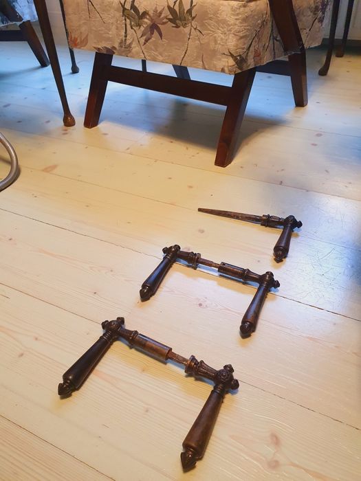 Mânere antice deosebite metal și lemn