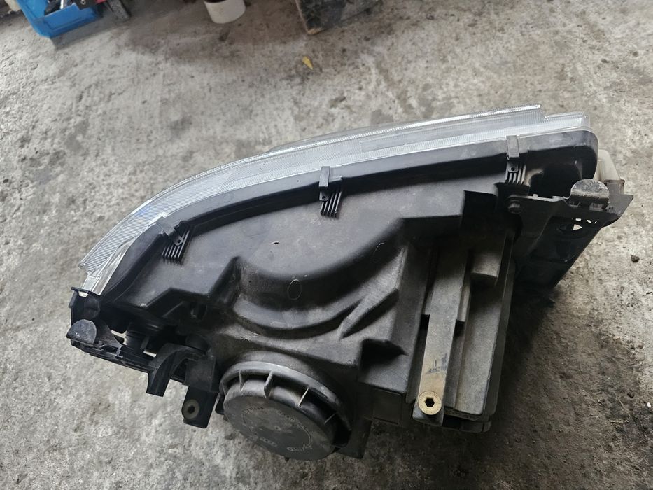 Lichidare stoc Far partea stanga cu xenon Range Rover Sport 2007