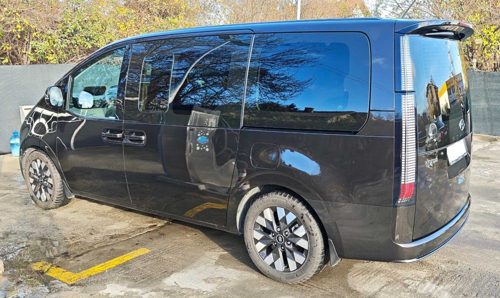 Продавам Hyundai Staria Premium 4x4 2.2 6+1