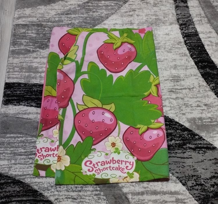 Lenjerie pat capsunica