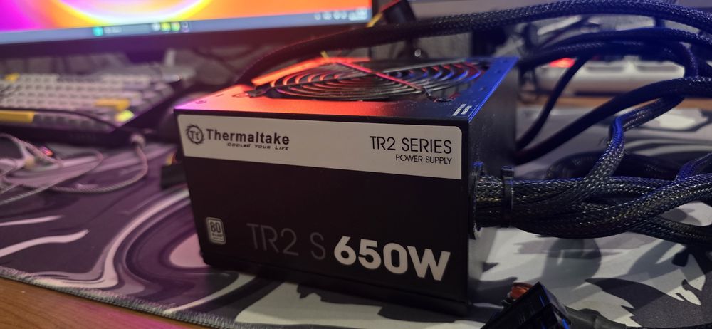 Продам блок питания thermaltake 650w