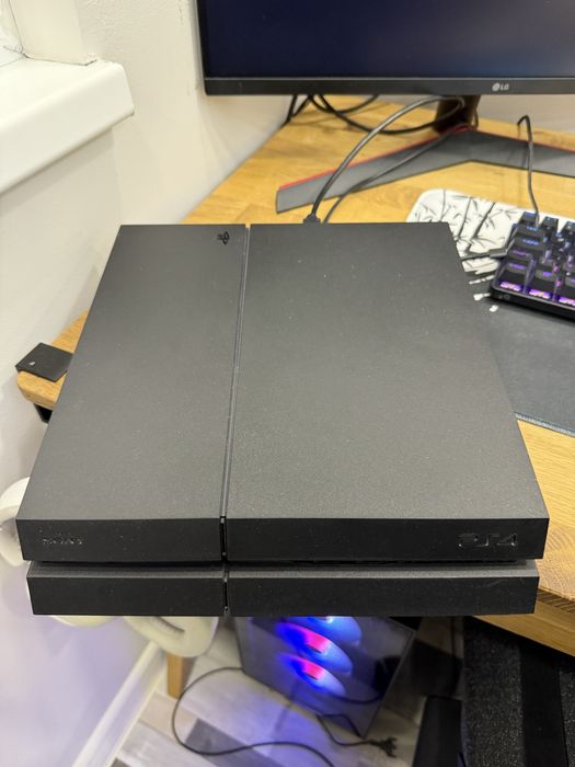 PS4 в отличном состоянии