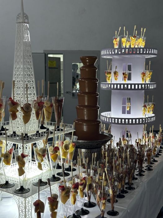 Фуршет фрукты в шоколаде выезд