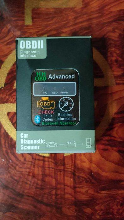 Компактный Bluetooth-сканер HH OBD Advanced