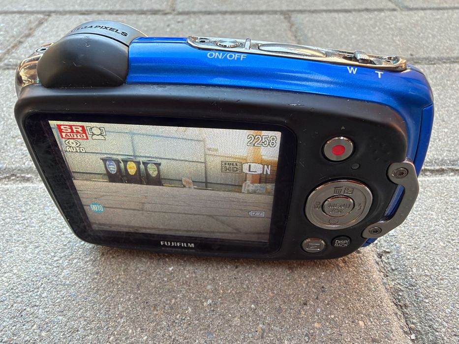 Vând cameră foto subacvatică Fujifilm Finepix XP50