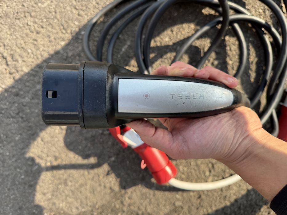 Stati incarcare Tesla Mobile conector trifazat