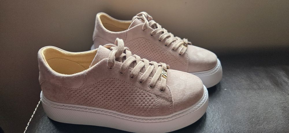 Дамски кецове естествен велур 37