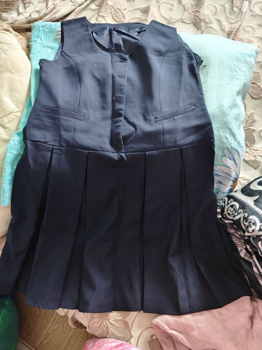 Блузки школьные отдам