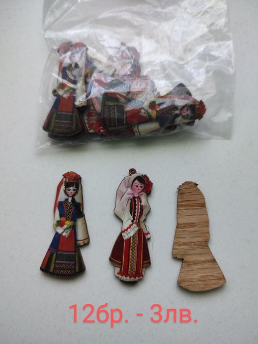 Дървени цветни фигурни