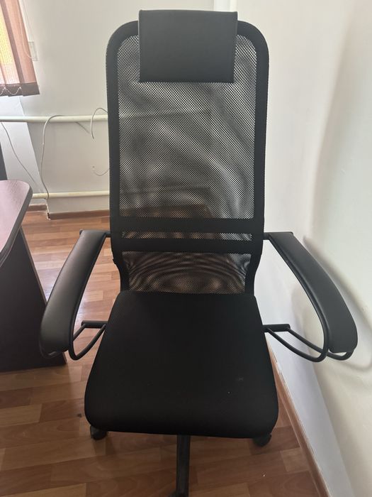 Продам 2 офисных кресла