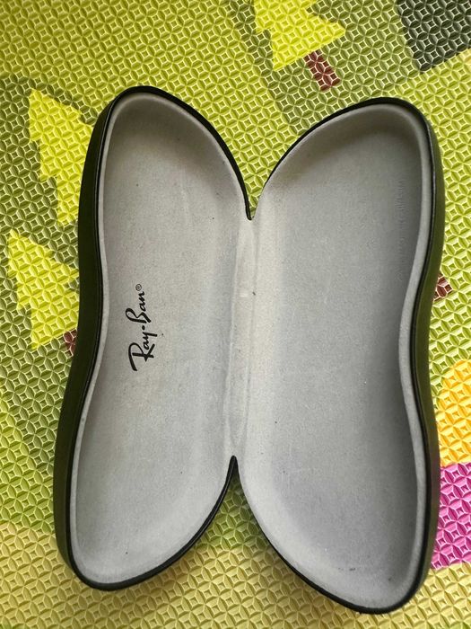 Carcasa pentru ochelari Ray Ban (nr. 1)