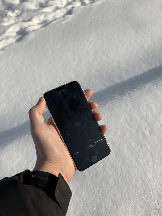 Срочно продам айфон SE3 2022