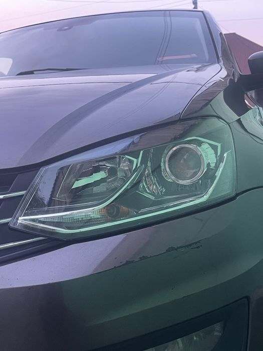 Фара Polo передний