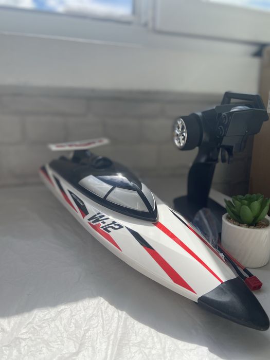 RC лодка – мощна, 35 км/ч, бърза и водоустойчива за забавление