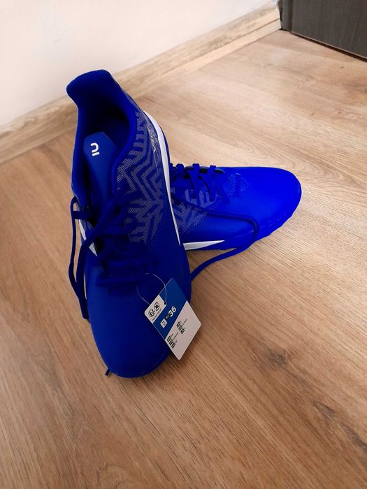 Футболни бутонки и стоножки