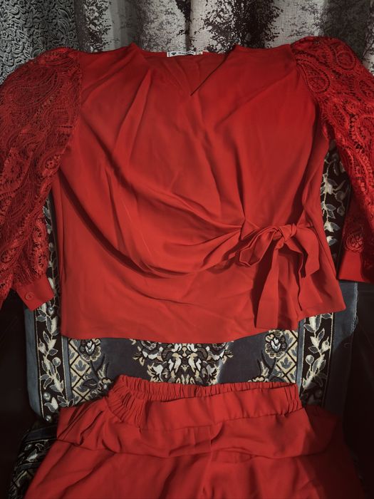 Красный костюм новый