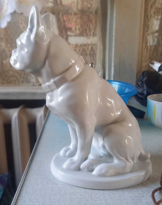 Фарфоровая Статуэтка собаки породы боксер