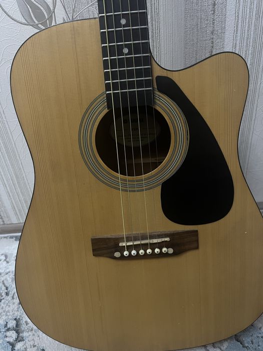 Продам гитару Yamaha f370