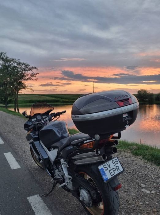 Honda VFR 800 VTEC –  800 cmc, VTEC, pregătită de drum!