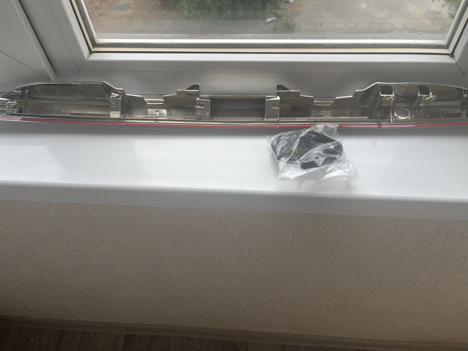 Молдинг продам на тайота каролла