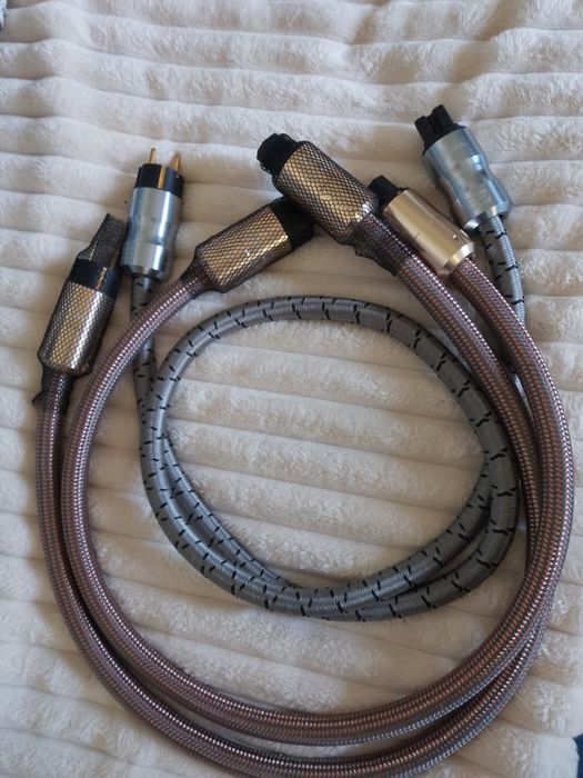Cabluri alimentare Accuphase și Krell