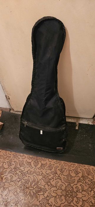 Акустична китара с калъф