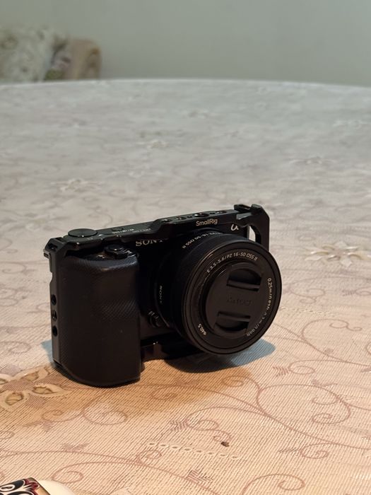 Sony zv-e10 + Sd card 128gb + smallrig cage