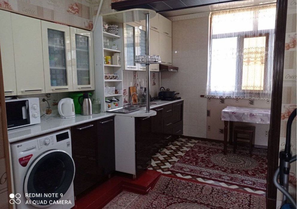 Продажа 3 хона 3 етаж 4 етажл 
Кора камиш 2/3 масчит йони
70 кв
Балкон