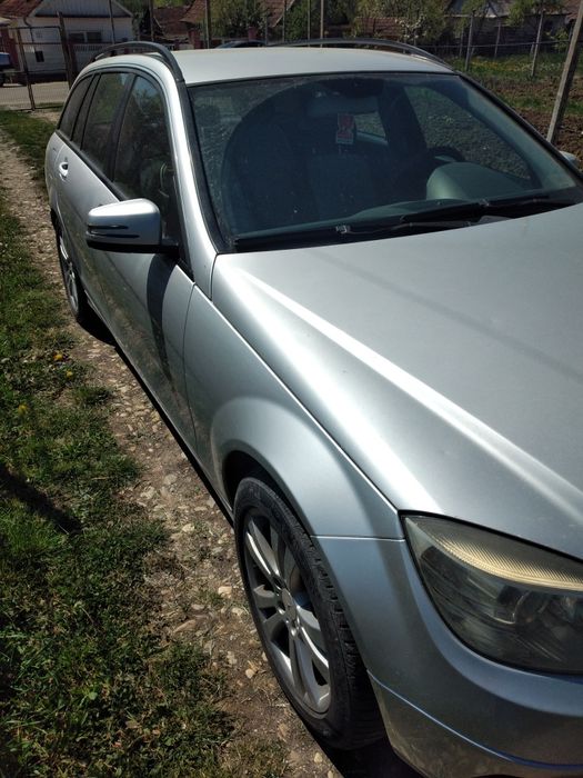 Vând Mercedes C200