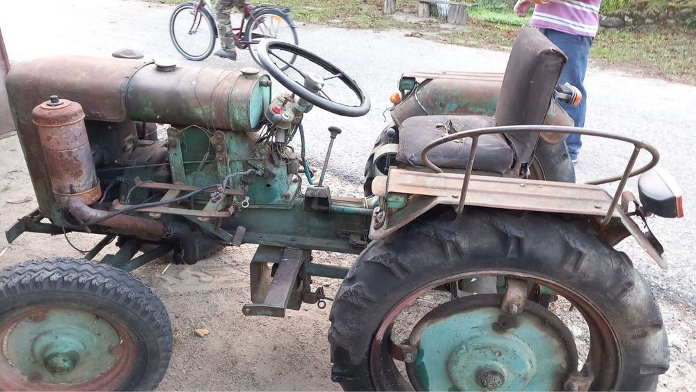 Tractor  old-timer Holder