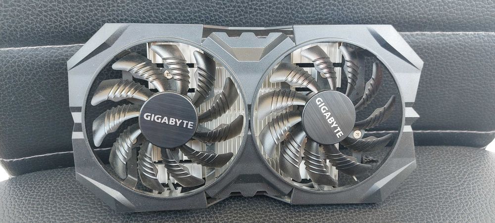 Radeon 5 240 Low Profile, răcire GTX 750Ti
