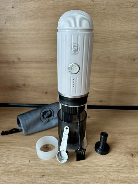 Премиум преносима кафемашина с включени аксесоари