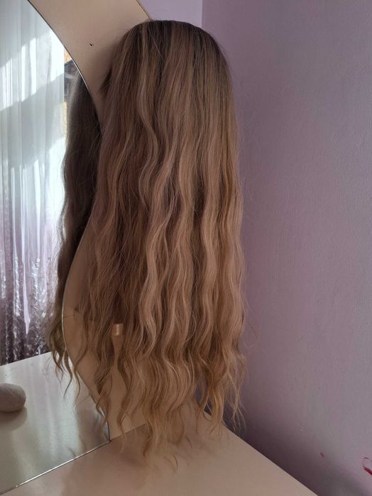 Parik, xuddi tabiiy sochga o'xshaydi