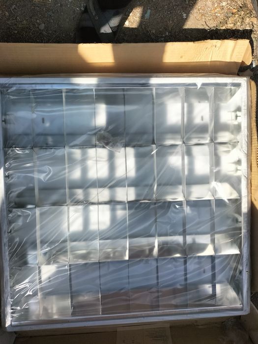 Продам люстру и светильник