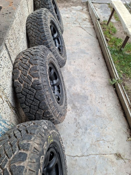 Гуми с джанти за джип