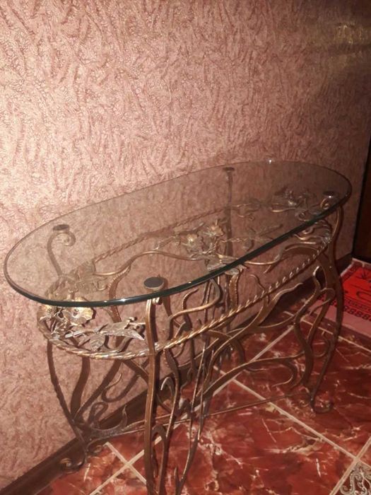Стол журнальный, стекло, ковка, ручная работа.