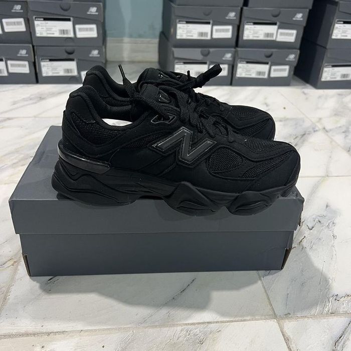 New Balance 9060 Triple Black Нови Черни Маратонки [35-46 Номер]